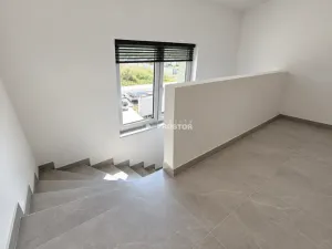 Prodej bytu 3+kk, Nučice, U zastávky, 99 m2