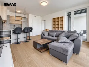 Pronájem bytu 2+kk, Praha - Holešovice, Jankovcova, 52 m2