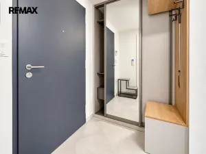 Pronájem bytu 2+kk, Praha - Holešovice, Jankovcova, 52 m2