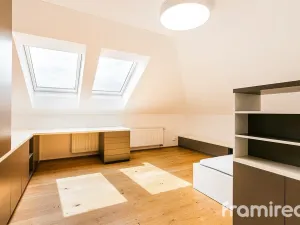 Prodej rodinného domu, Ohrobec, Krátká, 400 m2