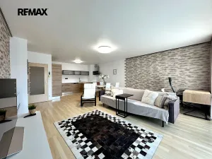 Pronájem bytu 2+kk, Praha - Vysočany, Na Harfě, 81 m2