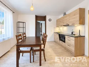 Pronájem bytu 2+1, Praha - Bubeneč, Lotyšská, 58 m2