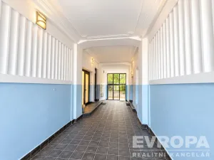 Pronájem bytu 2+1, Praha - Bubeneč, Lotyšská, 58 m2
