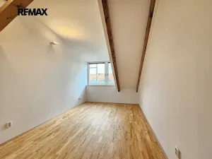 Pronájem atypického bytu, Praha - Vršovice, Čeljabinská, 110 m2