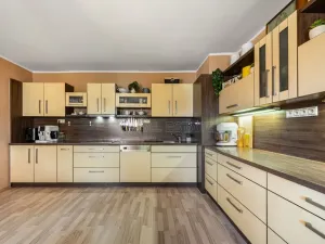 Prodej bytu 3+1, Ostrov, Nádražní, 89 m2