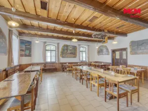 Prodej obchodního prostoru, Hradec Králové - Svinary, Podhůrská, 633 m2