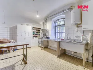 Prodej obchodního prostoru, Hradec Králové - Svinary, Podhůrská, 633 m2