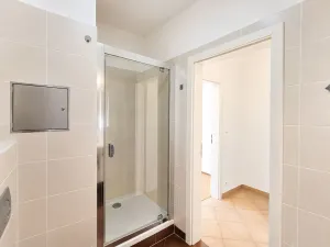 Pronájem bytu 1+kk, Praha - Hloubětín, Nademlejnská, 26 m2