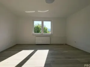 Pronájem bytu 2+1, Komorní Lhotka, 60 m2