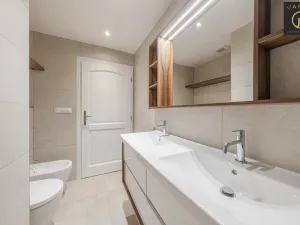 Prodej bytu 4+kk, Praha - Dejvice, V Šáreckém údolí, 129 m2