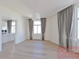 Pronájem bytu 3+1, Praha - Vinohrady, náměstí Jiřího z Poděbrad, 137 m2
