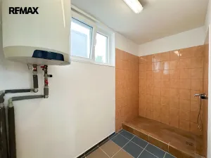 Pronájem garáže, Praha - Vinoř, Rosická, 69 m2