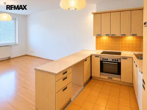 Pronájem bytu 1+kk, Praha - Hostavice, U Hostavického potoka, 40 m2