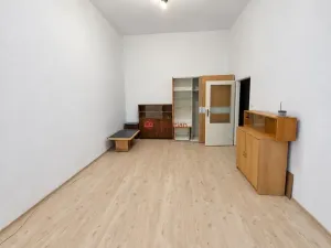Pronájem bytu 1+1, Pardubice - Zelené Předměstí, náměstí Čs. legií, 60 m2