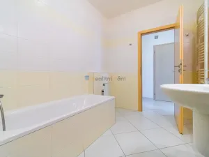 Pronájem bytu 2+kk, Praha - Stodůlky, náměstí Junkových, 50 m2
