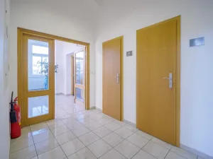Pronájem kanceláře, Jičín, 17. listopadu, 688 m2