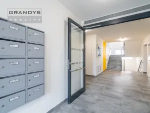Pronájem bytu 1+kk, Praha - Uhříněves, Oty Bubeníčka, 29 m2