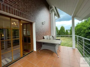 Pronájem rodinného domu, Kolová, 372 m2