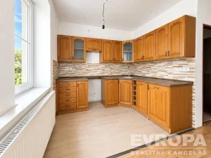 Prodej rodinného domu, Nová Paka, Kafkova, 210 m2