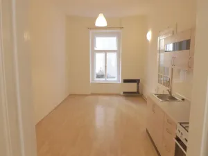 Pronájem bytu 1+1, Praha - Nusle, náměstí Generála Kutlvašra, 49 m2