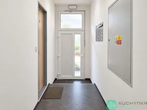 Pronájem bytu 1+kk, Hrob, Rybniční, 47 m2