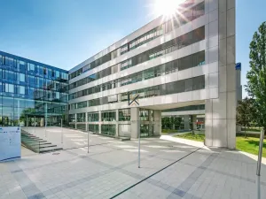 Pronájem kanceláře, Praha - Nusle, Na hřebenech II, 1282 m2