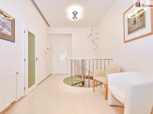 Pronájem kanceláře, Praha - Nové Město, V jirchářích, 284 m2