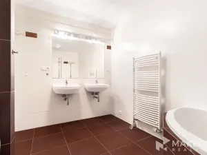 Prodej bytu 3+kk, Praha - Smíchov, U Dívčích hradů, 100 m2
