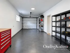 Prodej rodinného domu, Jeviněves, 200 m2