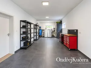 Prodej rodinného domu, Jeviněves, 200 m2