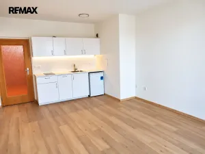 Pronájem bytu 1+kk, Praha - Strašnice, Názovská, 36 m2