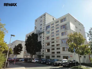 Pronájem bytu 1+kk, Praha - Strašnice, Názovská, 36 m2