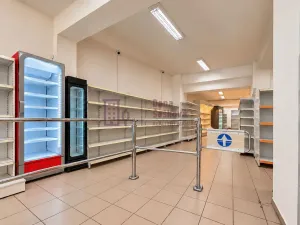 Pronájem obchodního prostoru, Studená, nám. Sv. J. Nepomuckého, 520 m2