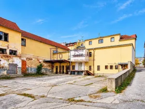 Pronájem obchodního prostoru, Studená, nám. Sv. J. Nepomuckého, 520 m2