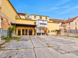 Pronájem obchodního prostoru, Studená, nám. Sv. J. Nepomuckého, 520 m2