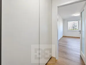 Pronájem bytu 1+kk, Praha - Hlubočepy, Pivcova, 29 m2