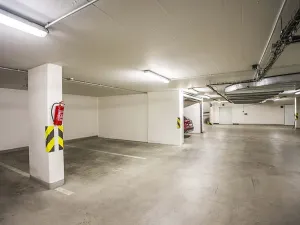 Pronájem garážového stání, Praha - Košíře, Pod školou, 13 m2
