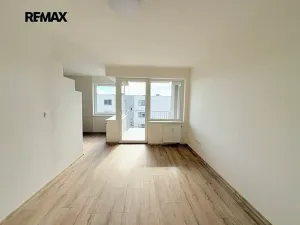 Pronájem bytu 4+kk, Velký Osek, U hřiště, 84 m2