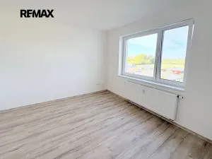 Pronájem bytu 4+kk, Velký Osek, U hřiště, 84 m2