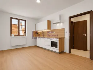 Pronájem bytu 1+kk, Jindřichův Hradec - Jindřichův Hradec I, nám. Míru, 23 m2