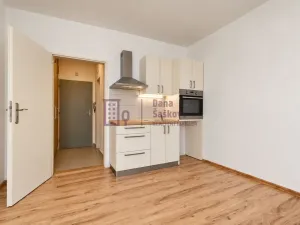 Pronájem bytu 1+kk, Jindřichův Hradec - Jindřichův Hradec II, Nádražní, 19 m2