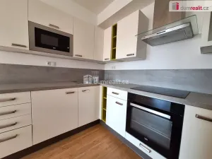 Pronájem bytu 2+kk, Praha, Hlučkova, 63 m2
