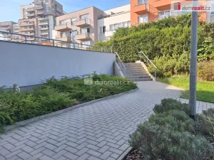Pronájem bytu 2+kk, Praha, Hlučkova, 63 m2
