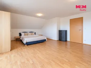 Prodej rodinného domu, Dynín, 330 m2