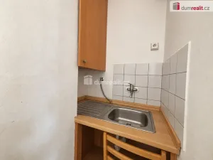 Prodej bytu 1+kk, Karlovy Vary - Stará Role, Školní, 26 m2