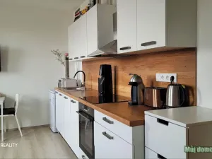 Pronájem bytu 1+kk, Praha - Modřany, Komořanská, 36 m2