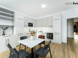 Pronájem bytu 4+kk, Praha - Vysočany, Odkolkova, 155 m2