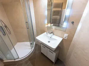 Pronájem bytu 2+kk, Praha, Tyršova, 56 m2