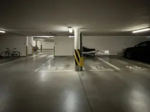 Pronájem garážového stání, Praha - Troja, Vřesová, 25 m2