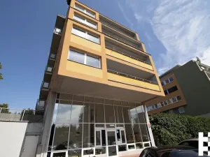 Pronájem garážového stání, Praha - Troja, Vřesová, 25 m2
